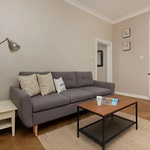 Metro Rondo Onz By Renters Apartament